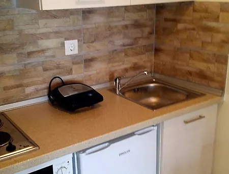 Helena Apartment *