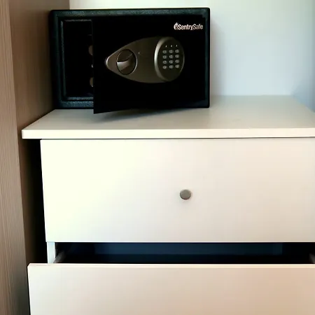 Helena Apartment *