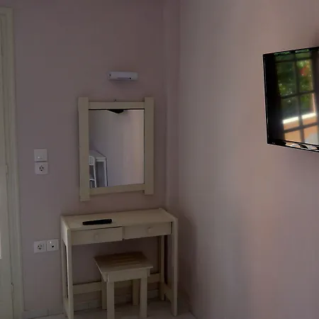 Helena Apartment *
